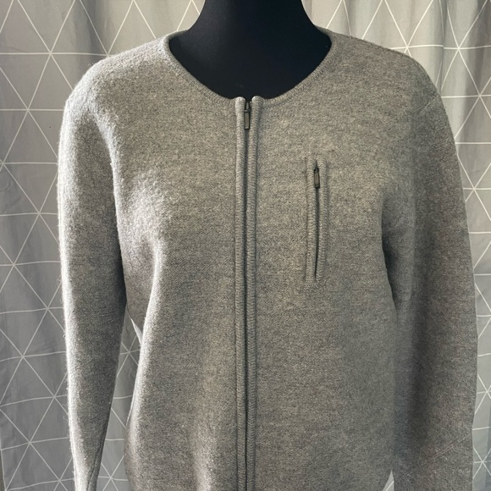 The North Face‎ sweater